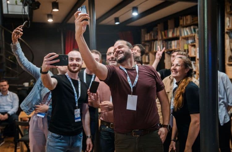 Jak získat všechny fotky od svatebních hostů ze svatby? Vyřeší to Snapshare.cz